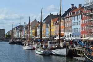 Airbnb, ¿ejemplo de economía colaborativa o problema? #DebateIEBS - airbnb copenague 300x199