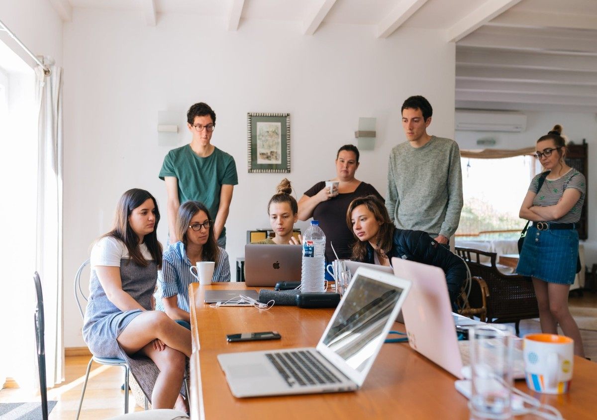 Oportunidades de becas para jóvenes emprendedores en el sector del juego