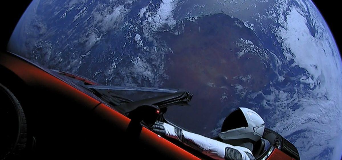 Un coche Tesla en el espacio, ¿la realidad supera a la ficción? #DebateIEBS - tesla coche