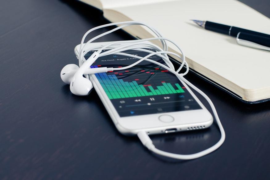 Blockchain rompe las cadenas musicales de youtube, Spotify y los grandes sellos discográficos