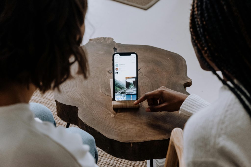 Por qué debes hacer Live Streaming si tienes un eCommerce - pexels cottonbro 5081921 1024x683