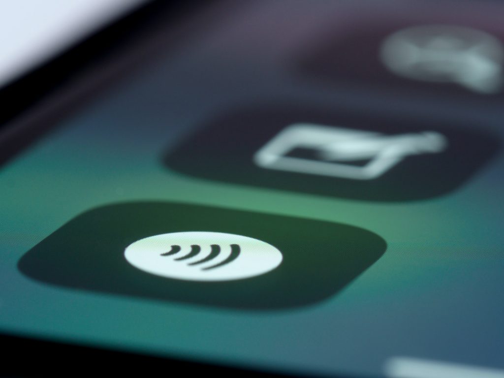 NFC móvil: ¿Qué es y para qué sirve esta tecnología? - brett jordan NZwKY0pcvXg unsplash 1024x768