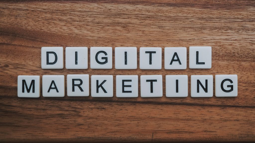 ¿Qué es el Marketing Digital? Definición, herramientas y ejemplos - diggity marketing SB0WARG16HI unsplash 1 1024x576