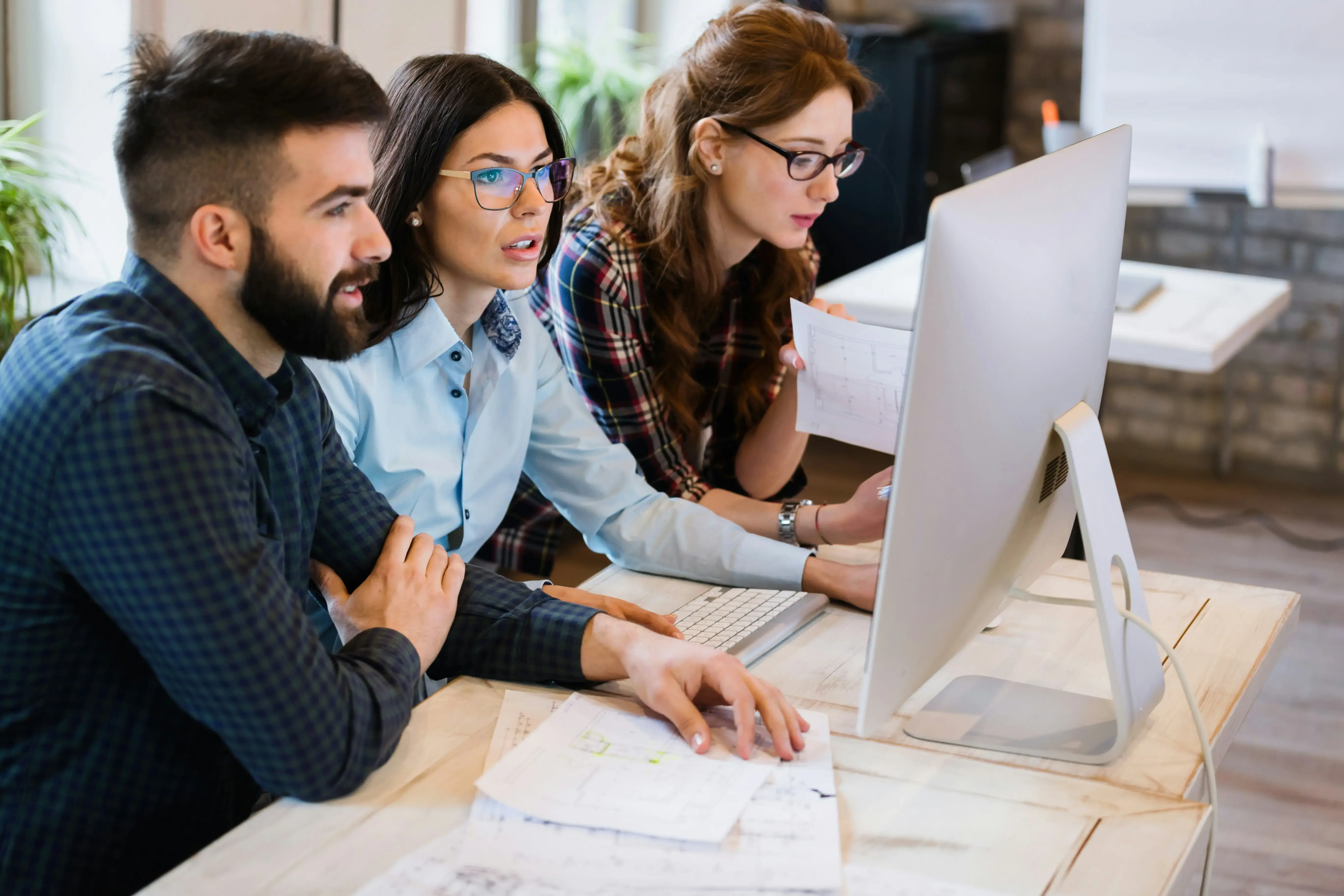 Equipo formándose en IA