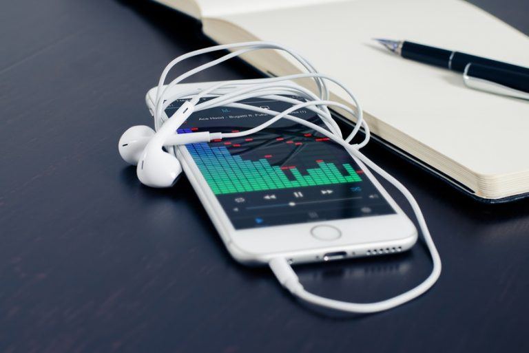 Blockchain rompe las cadenas musicales de youtube, Spotify y los grandes sellos discográficos