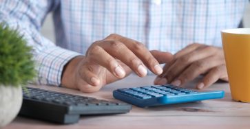 cobrar por hora freelance