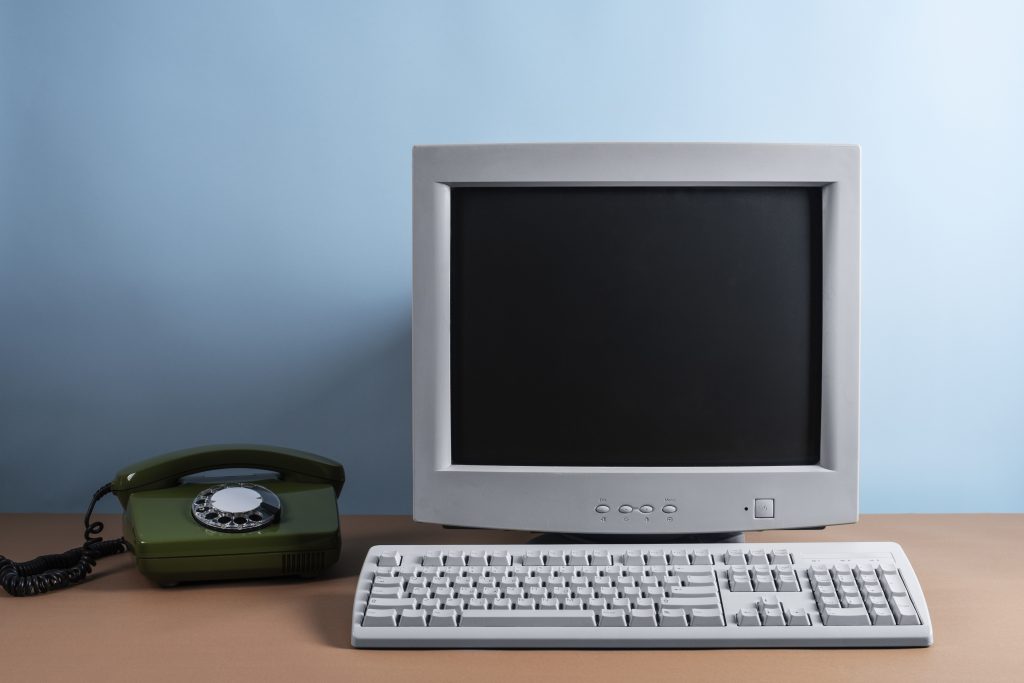 Lecciones de la historia de Apple: 40 años de éxito - vista de la computadora y la tecnologia retro 1 1024x683