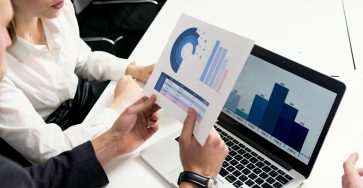 Roadmap de Transformación Digital: qué es, fases y cómo implementarlo paso a paso - pexels artempodrez 5716001 1 1 363x188