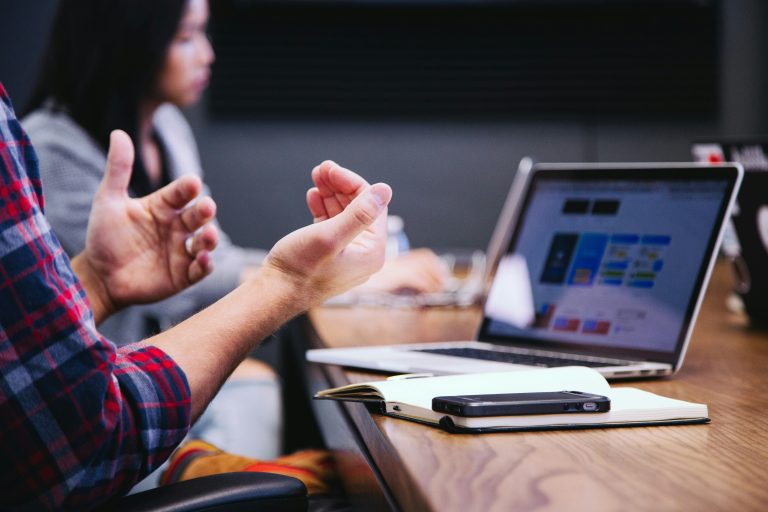 Cómo liderar equipos híbridos en la era de la IA: de la incertidumbre a la cointeligencia responsable Cómo liderar equipos híbridos en la era de la IA: de la incertidumbre a la cointeligencia responsable