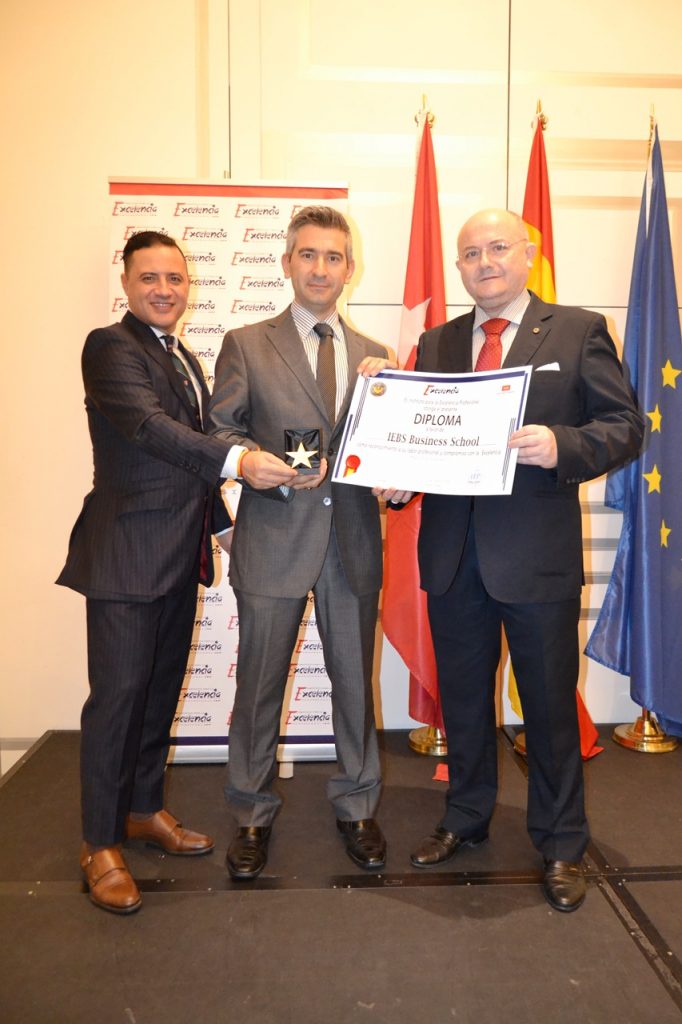 Pascual Parada recoge el Galardón Estrella de Oro en nombre de IEBS Pascual Parada recoge el Galardón Estrella de Oro en nombre de IEBS